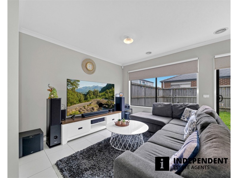 33 Grandvista Crescent, Cranbourne West VIC 3977