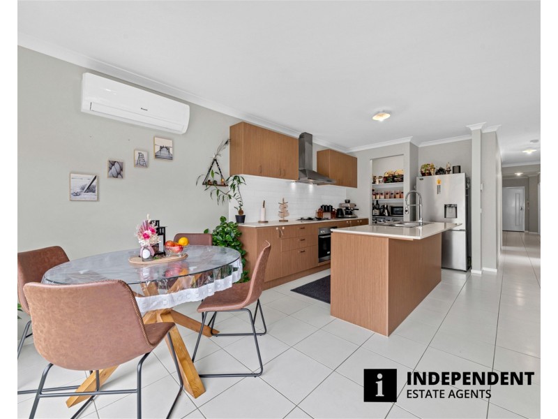 33 Grandvista Crescent, Cranbourne West VIC 3977