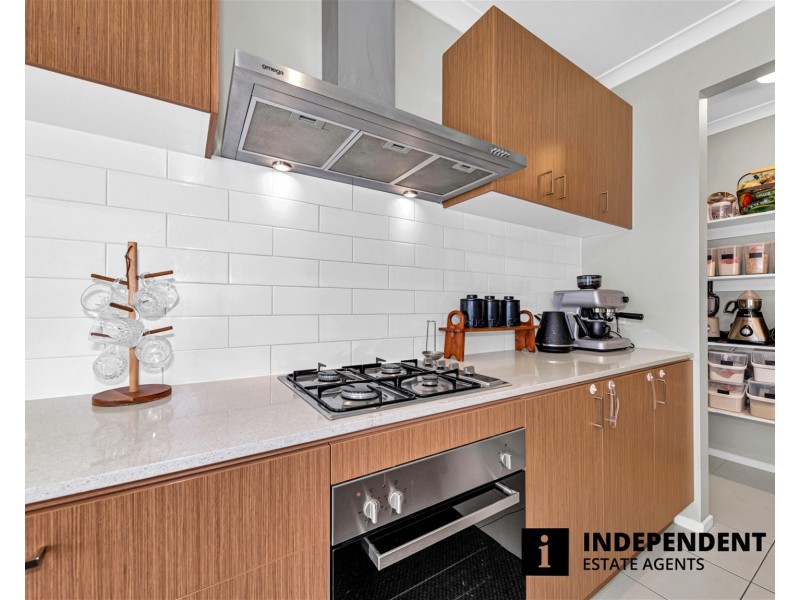 33 Grandvista Crescent, Cranbourne West VIC 3977