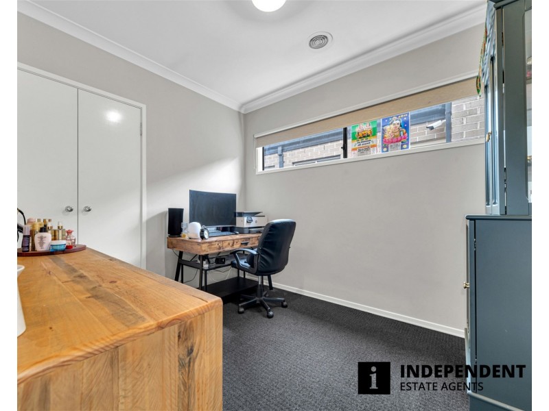 33 Grandvista Crescent, Cranbourne West VIC 3977