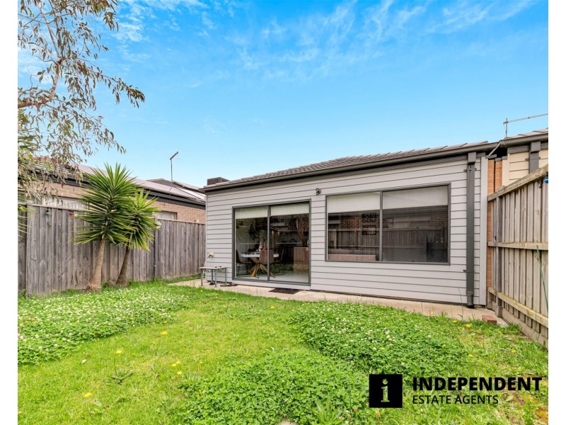 33 Grandvista Crescent, Cranbourne West VIC 3977