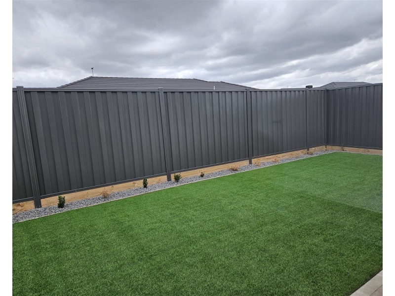 4 Ruff Way, Melton South VIC 3338