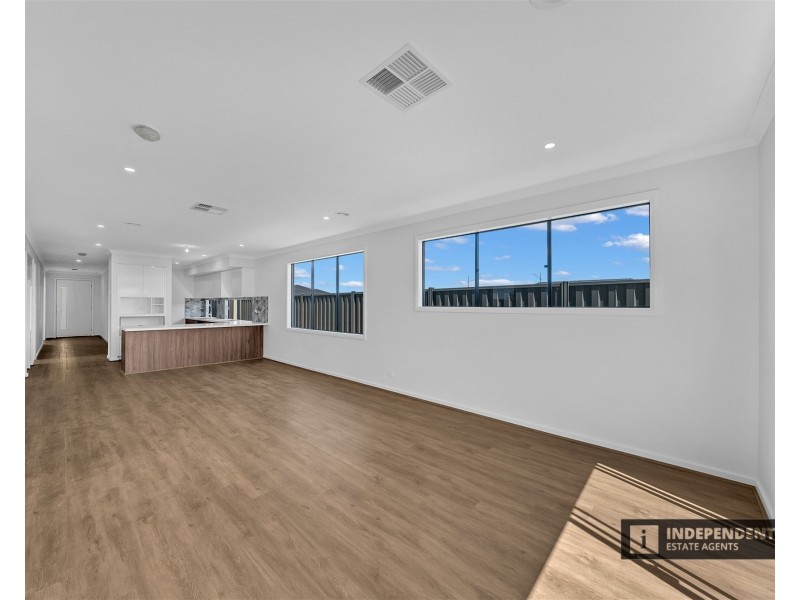 4 Ruff Way, Melton South VIC 3338