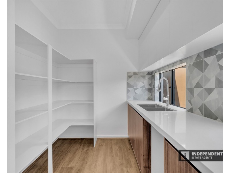 4 Ruff Way, Melton South VIC 3338