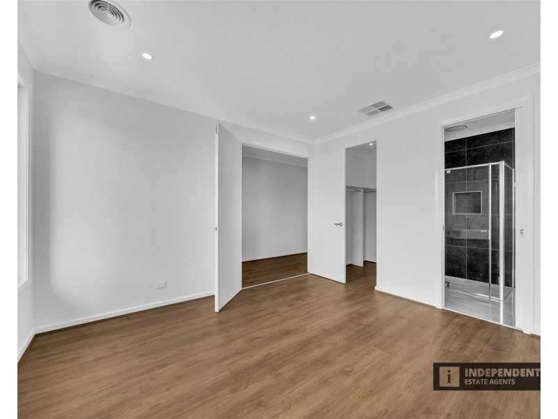 4 Ruff Way, Melton South VIC 3338