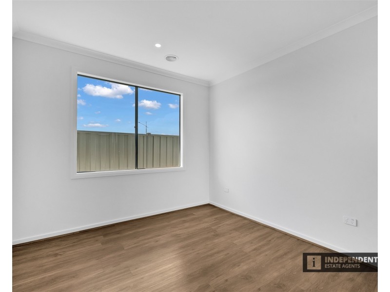 4 Ruff Way, Melton South VIC 3338