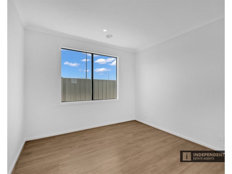 4 Ruff Way, Melton South VIC 3338