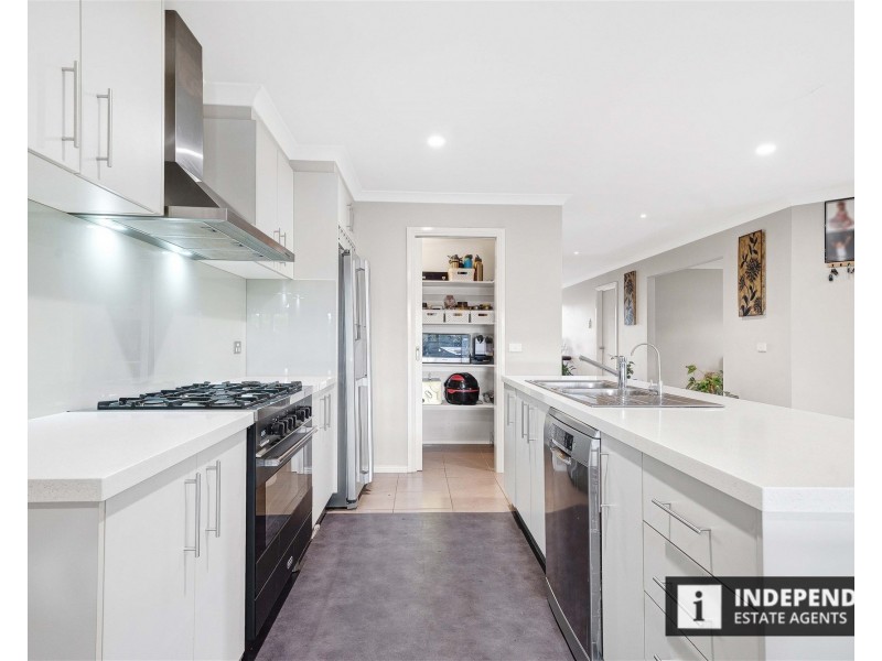 39  Croxton Drive, Kurunjang VIC 3337