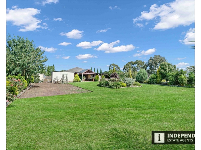 39  Croxton Drive, Kurunjang VIC 3337