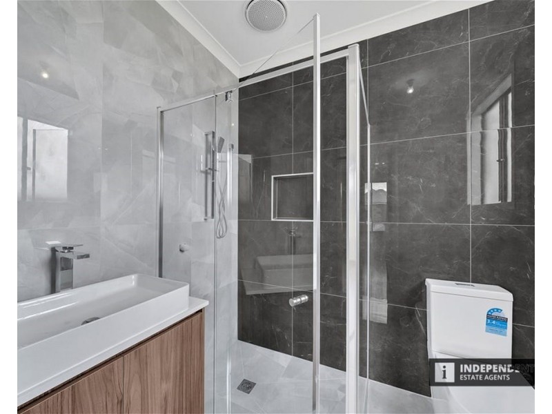 4 Ruff Way, Melton South VIC 3338