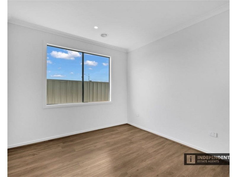4 Ruff Way, Melton South VIC 3338