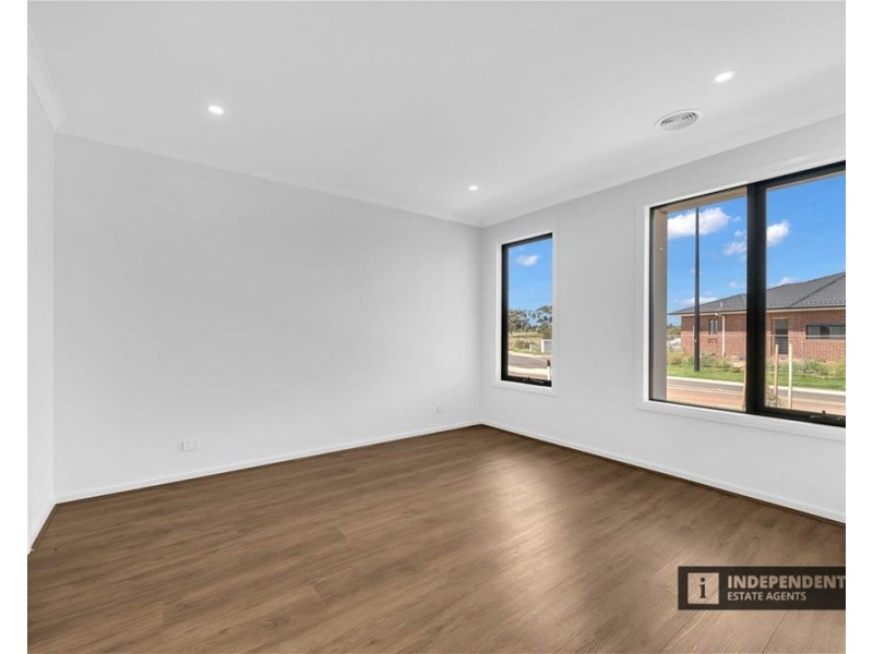 4 Ruff Way, Melton South VIC 3338