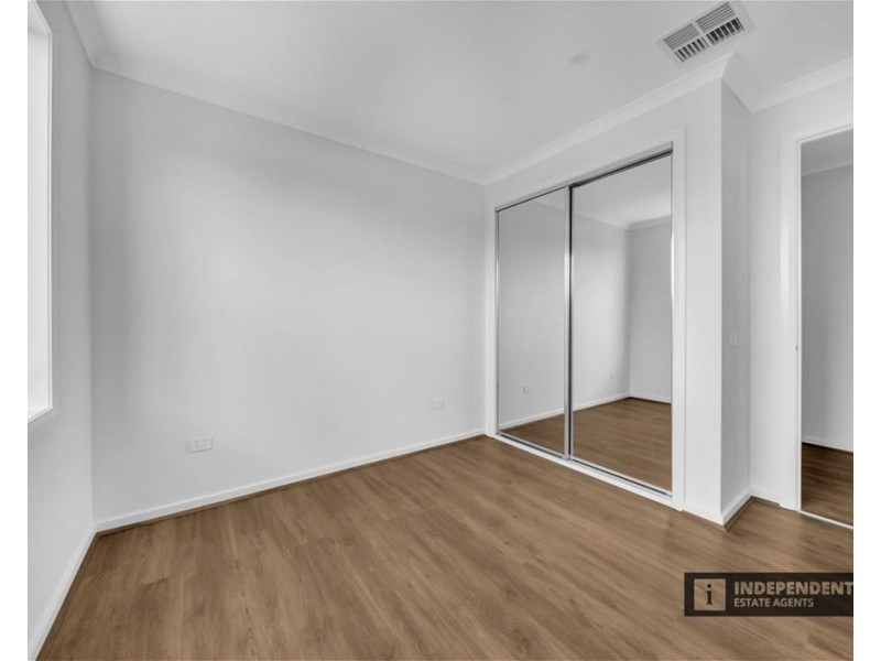 4 Ruff Way, Melton South VIC 3338