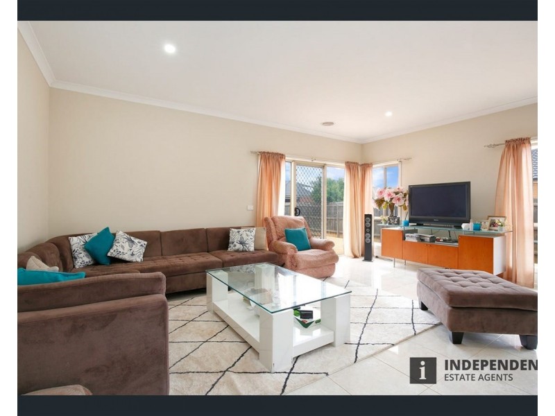 16 Hollybrook Street, Melton South VIC 3338