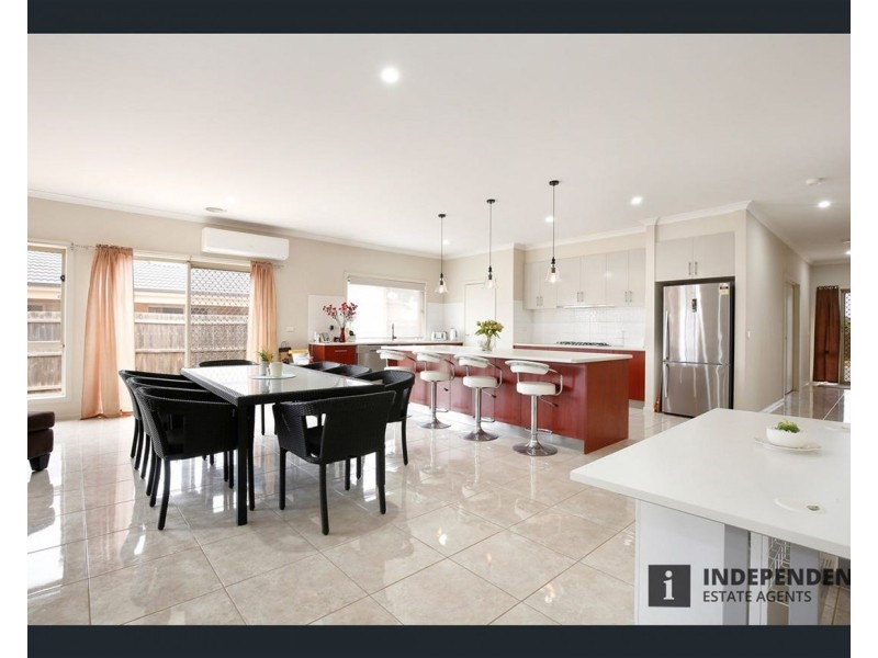 16 Hollybrook Street, Melton South VIC 3338