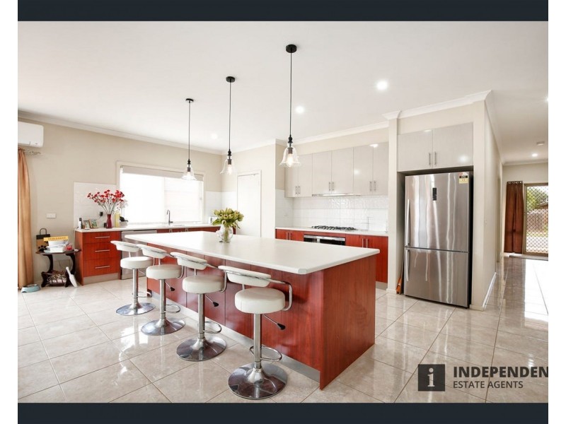 16 Hollybrook Street, Melton South VIC 3338