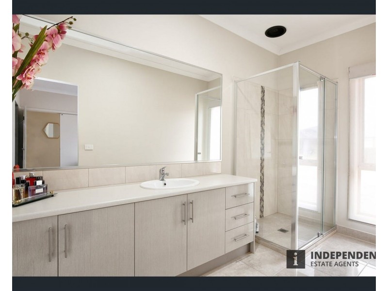 16 Hollybrook Street, Melton South VIC 3338