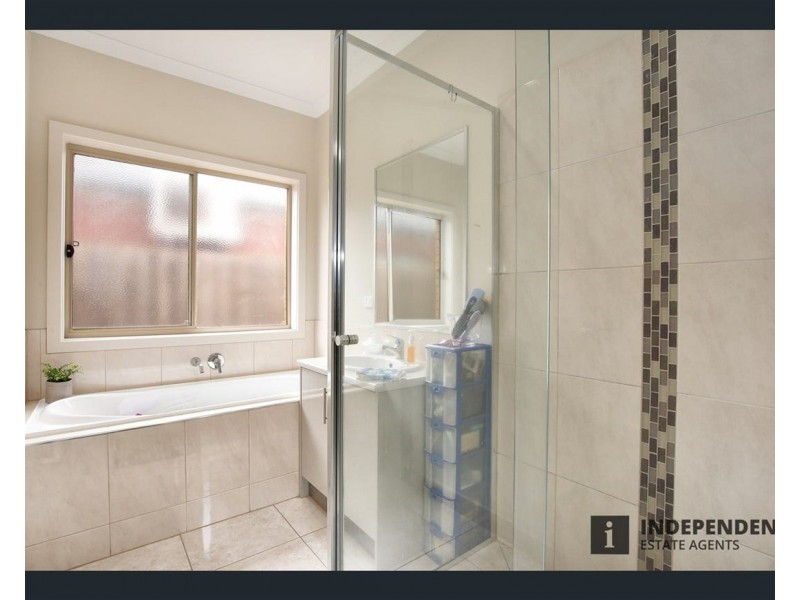 16 Hollybrook Street, Melton South VIC 3338