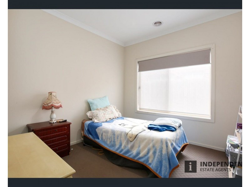 16 Hollybrook Street, Melton South VIC 3338