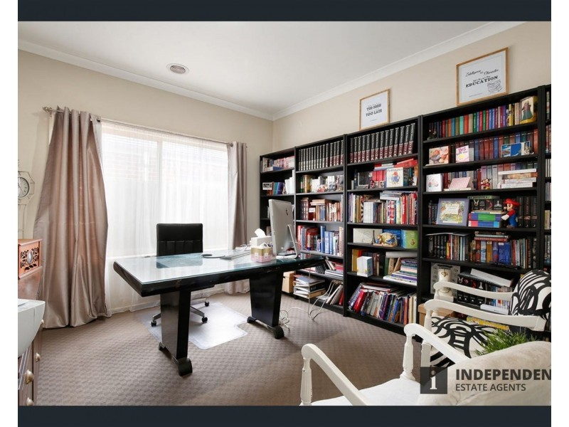 16 Hollybrook Street, Melton South VIC 3338