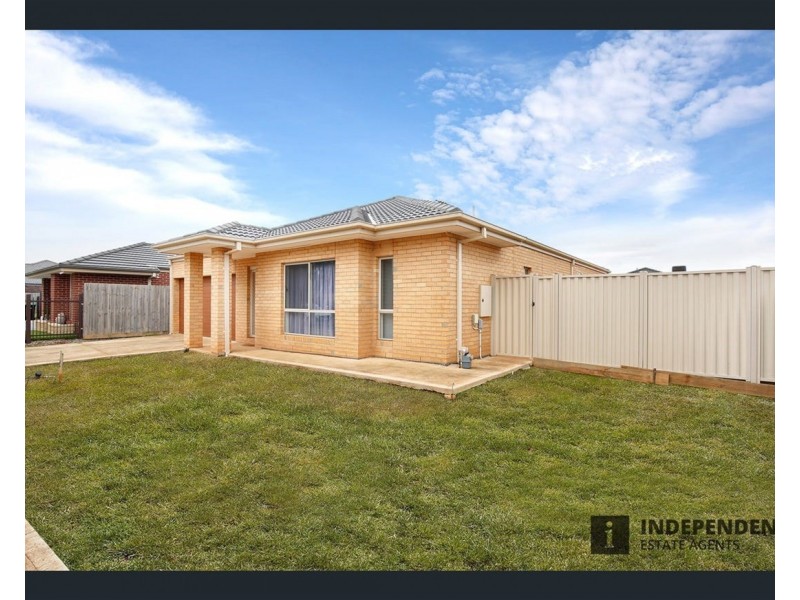 16 Hollybrook Street, Melton South VIC 3338