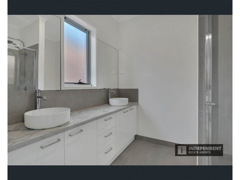 29 McCulloch Street, Melton South VIC 3338