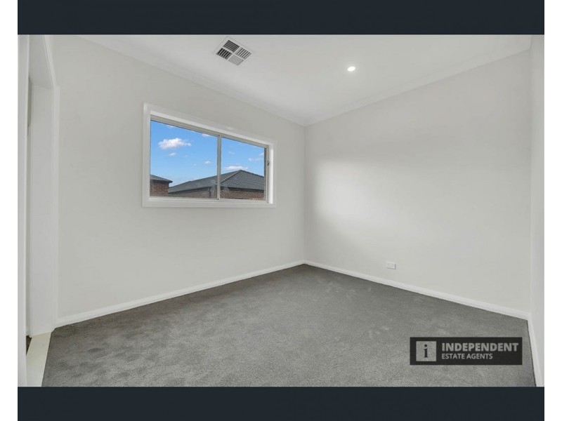 29 McCulloch Street, Melton South VIC 3338