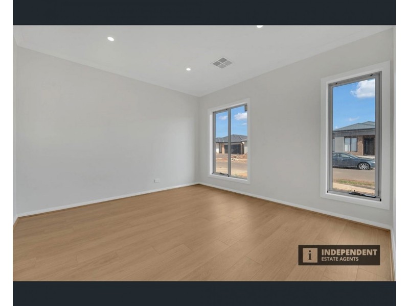 29 McCulloch Street, Melton South VIC 3338