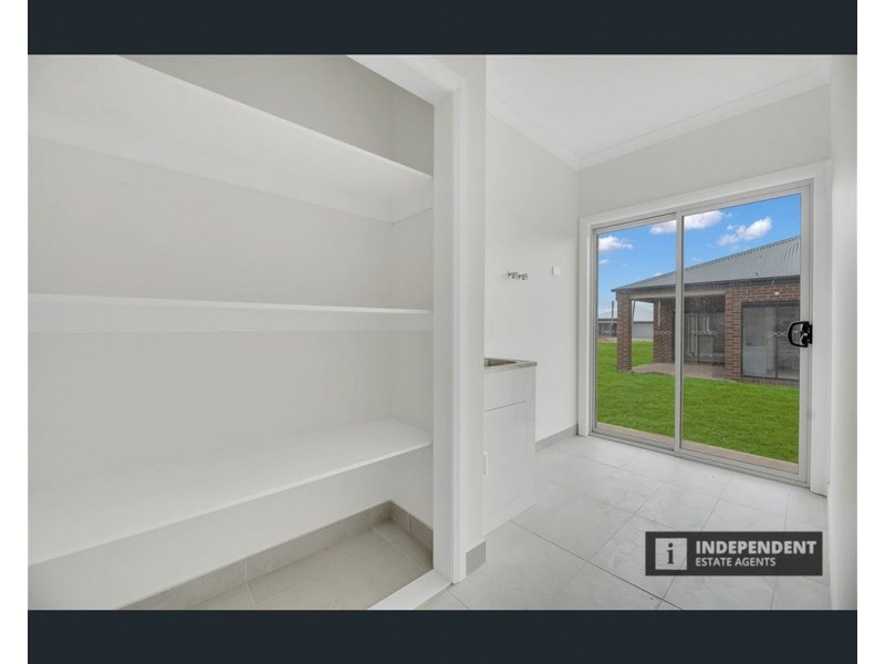 29 McCulloch Street, Melton South VIC 3338