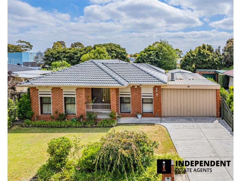 7 Farrer Close, Cranbourne VIC 3977