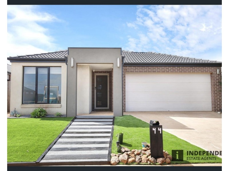 44 Mapleton Boulevard, Melton South VIC 3338