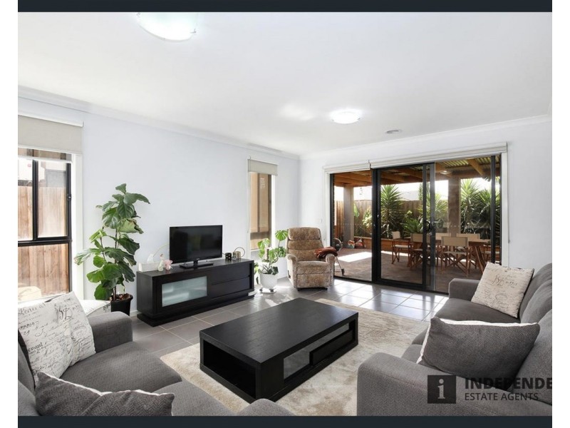 44 Mapleton Boulevard, Melton South VIC 3338