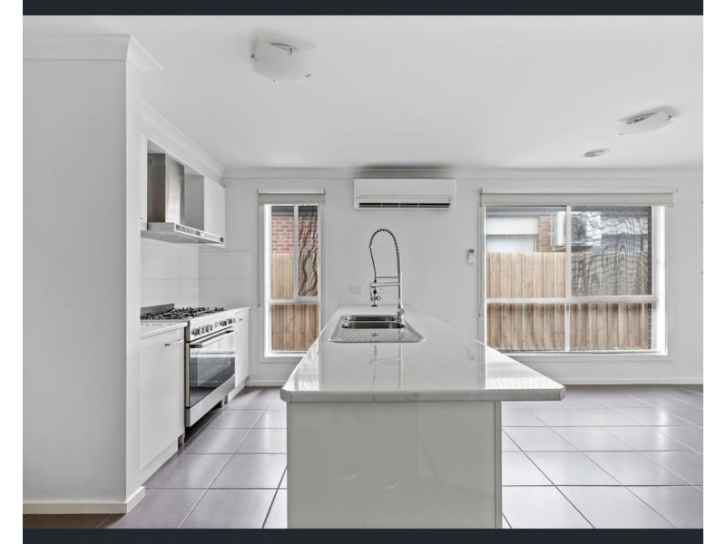 44 Mapleton Boulevard, Melton South VIC 3338