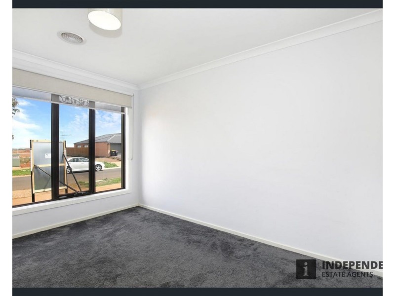 44 Mapleton Boulevard, Melton South VIC 3338