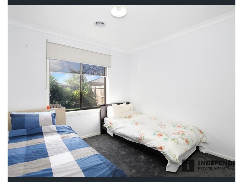 44 Mapleton Boulevard, Melton South VIC 3338