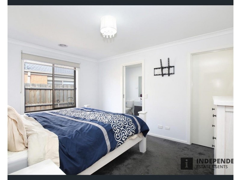 44 Mapleton Boulevard, Melton South VIC 3338