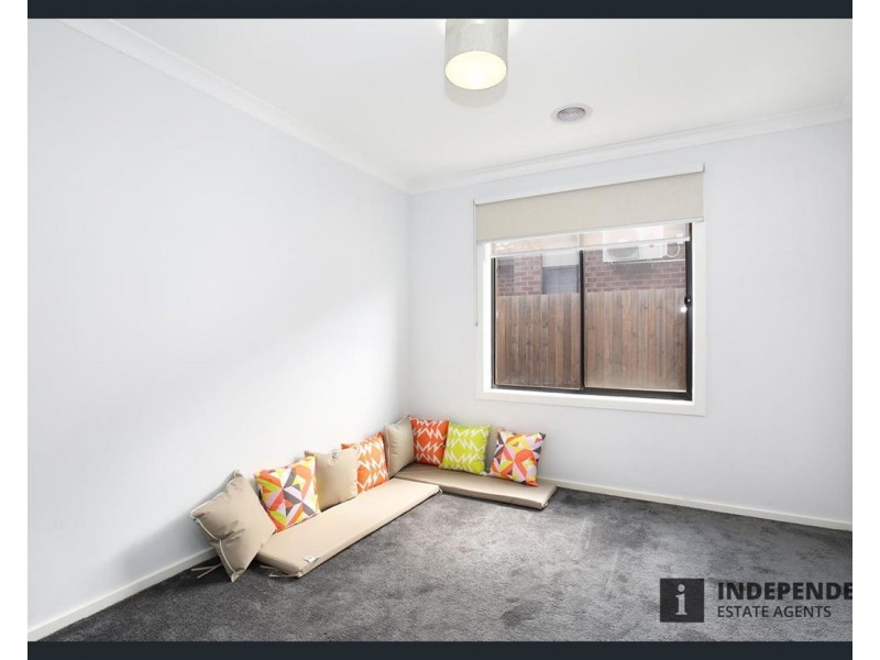 44 Mapleton Boulevard, Melton South VIC 3338