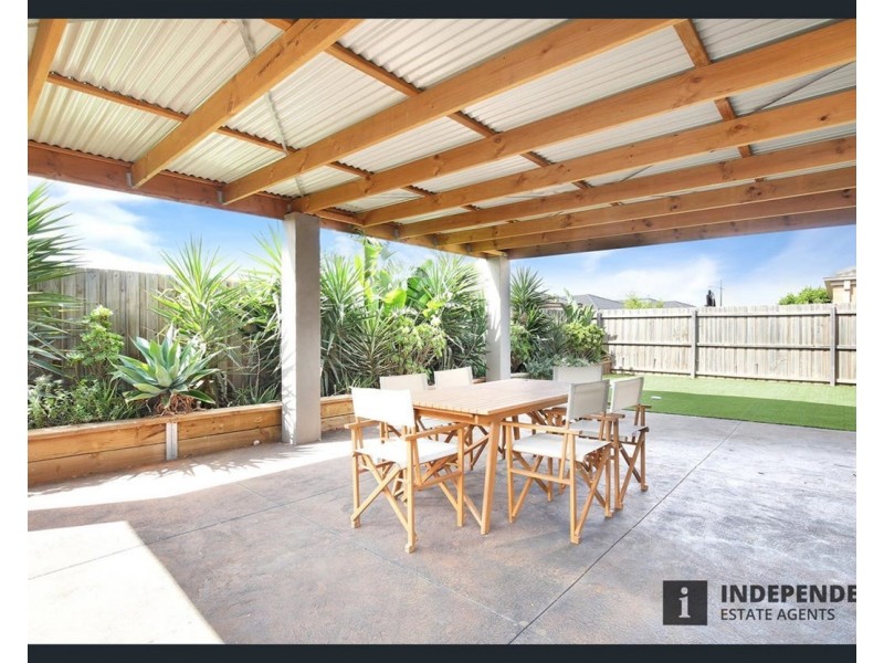 44 Mapleton Boulevard, Melton South VIC 3338