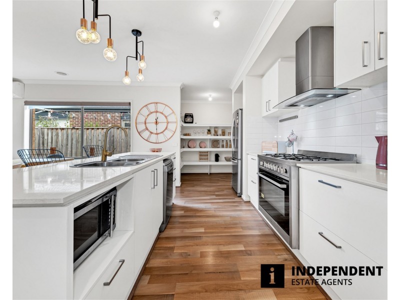 16 Bellman Avenue, Clyde VIC 3978