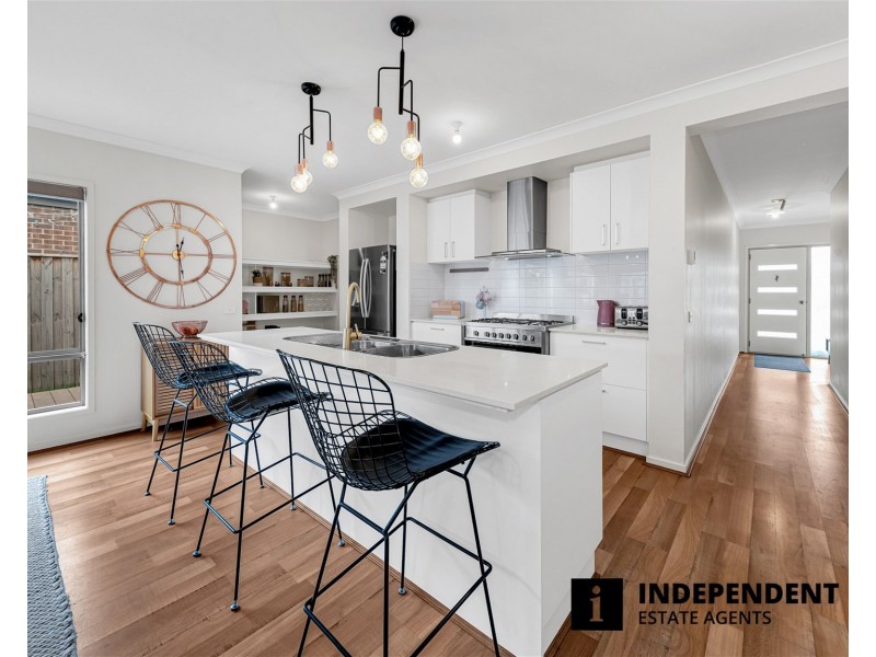 16 Bellman Avenue, Clyde VIC 3978