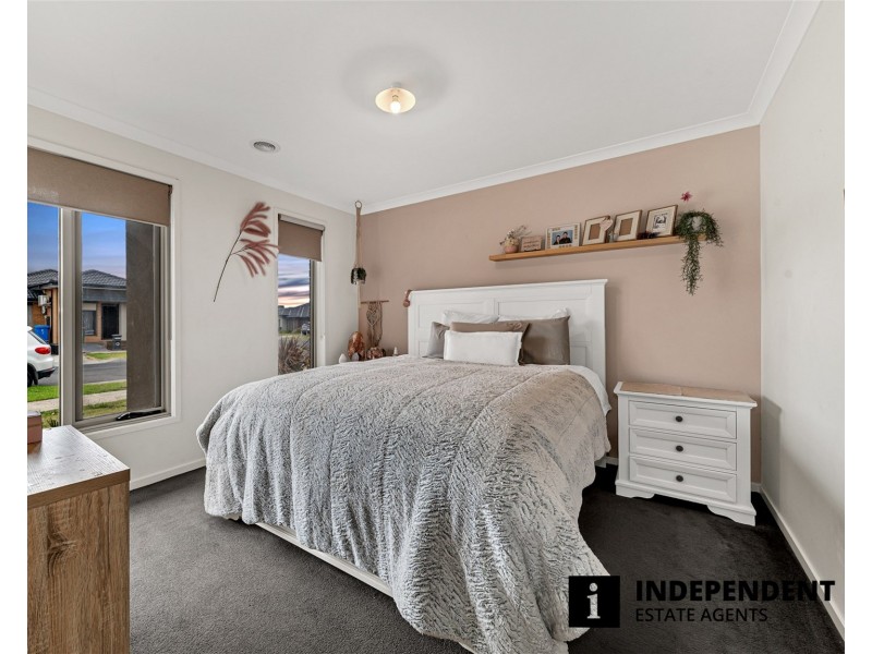 16 Bellman Avenue, Clyde VIC 3978