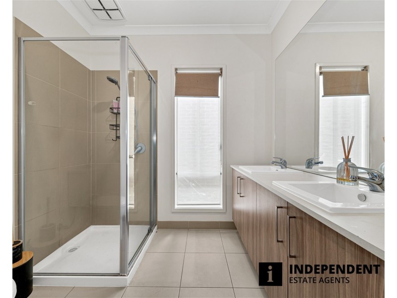 16 Bellman Avenue, Clyde VIC 3978