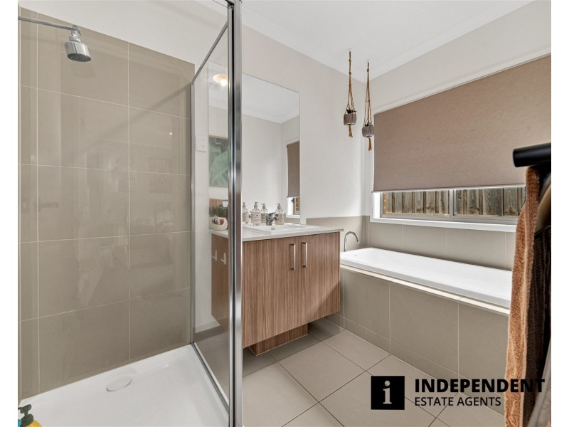 16 Bellman Avenue, Clyde VIC 3978