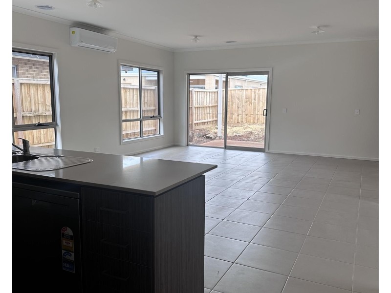 12  Tarnagulla St, Eynesbury VIC 3338