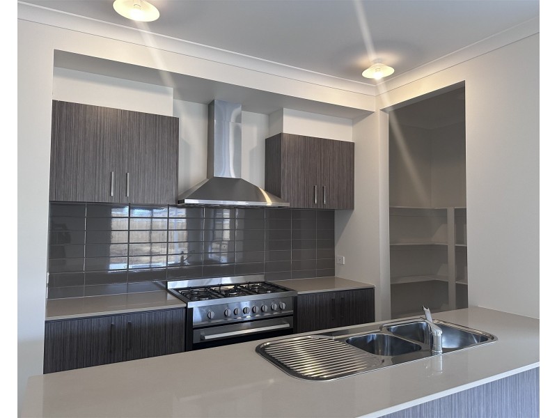 12  Tarnagulla St, Eynesbury VIC 3338