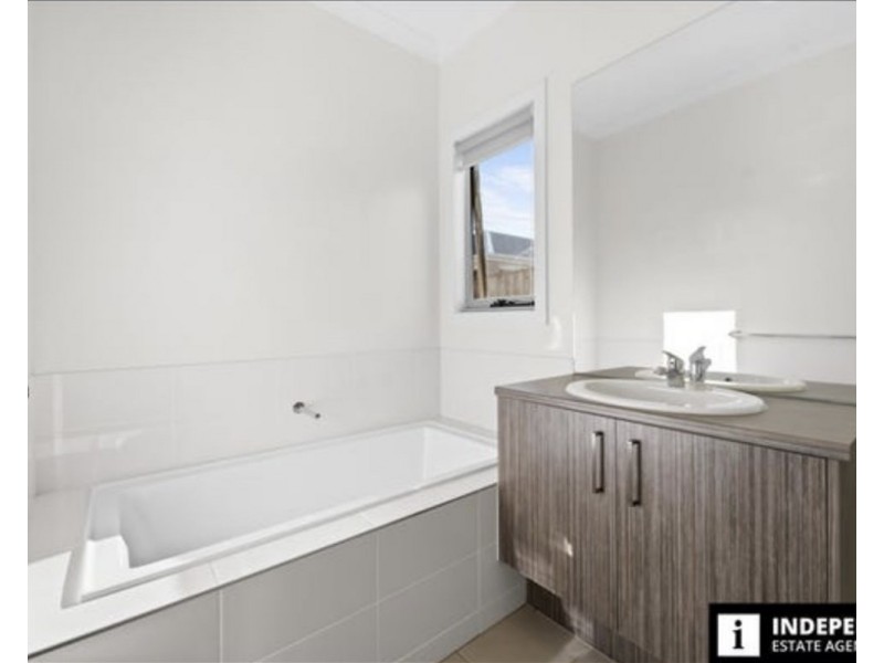 12  Tarnagulla St, Eynesbury VIC 3338