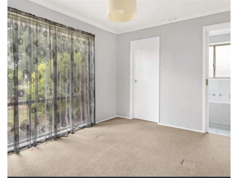 37  Greenhills Drive, Kurunjang VIC 3337