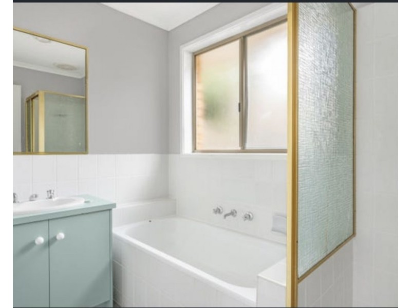 37  Greenhills Drive, Kurunjang VIC 3337