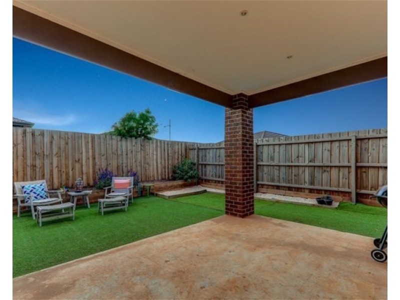 34 Clement Way, Melton South VIC 3338