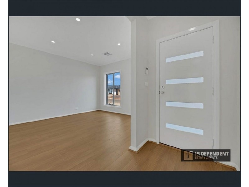 34  Trudeau Road, Melton South VIC 3338